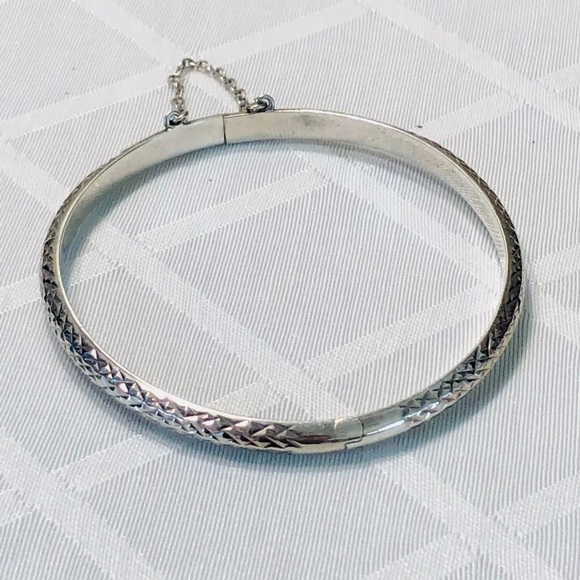Jewelry - VTG Sterling 5mm Diamond-cut 7" Hinge Bangle Bracelet - 5g with Safety Chain 925